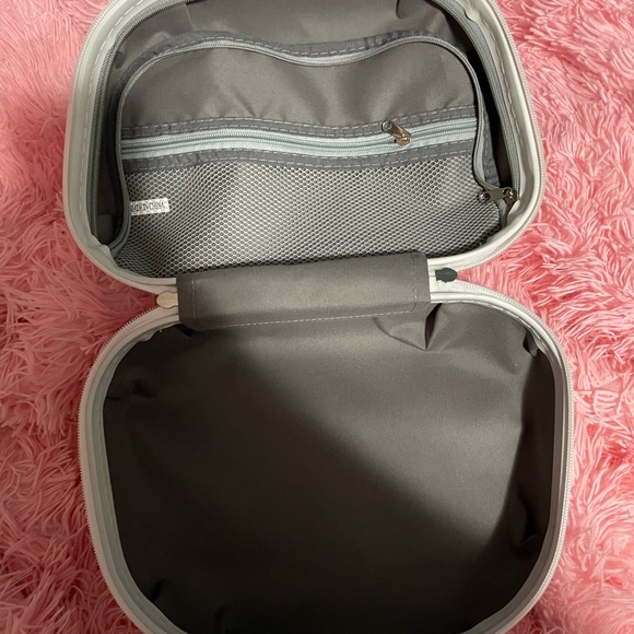 Hello Kitty Makeup case - Picture 4 of 4